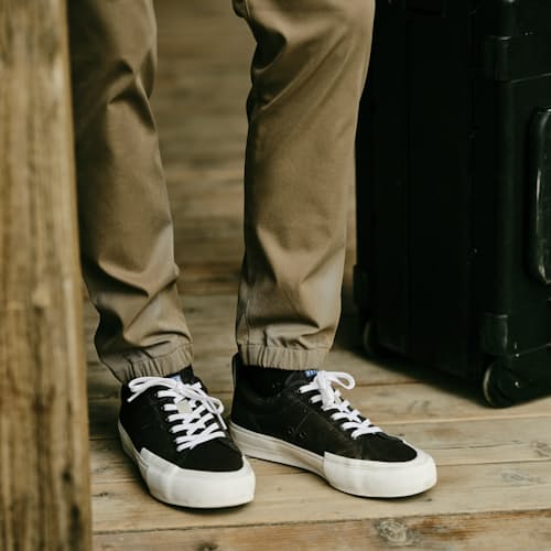 laydown image of Horizon Jogger