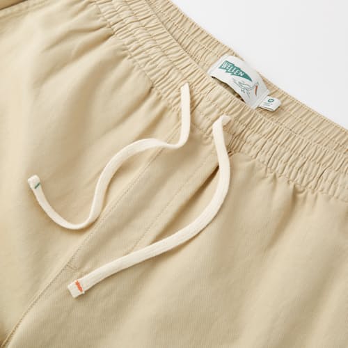 lifestyle image of Easy Chino