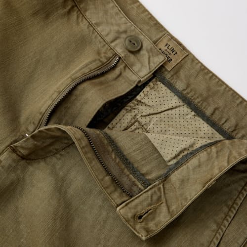 laydown image of 365 Cotton Linen Short - 7"