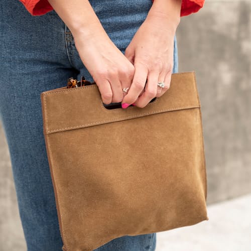 lifestyle image of Women's Ward Reversible Hand Tote