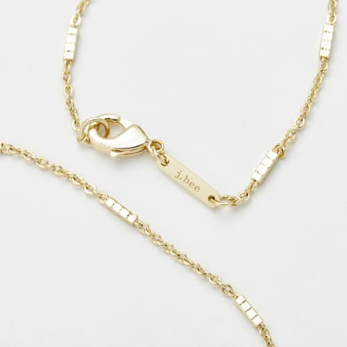 lifestyle image of Women's Gold Choker Chain