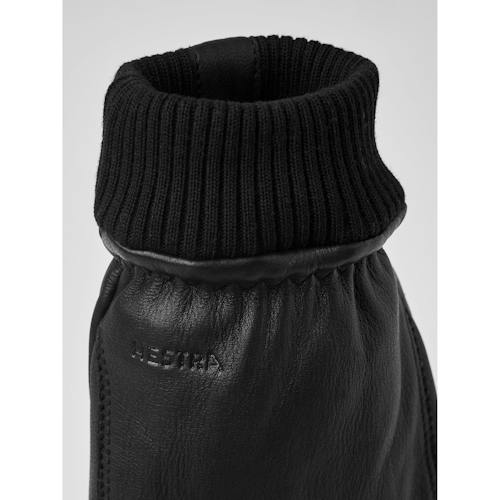 lifestyle image of Tore Glove