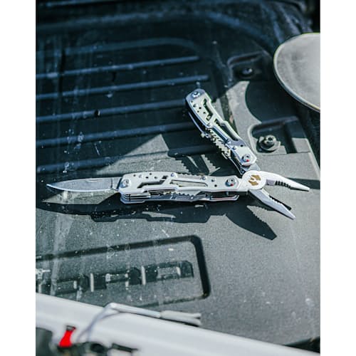 lifestyle image of Multitool Pro