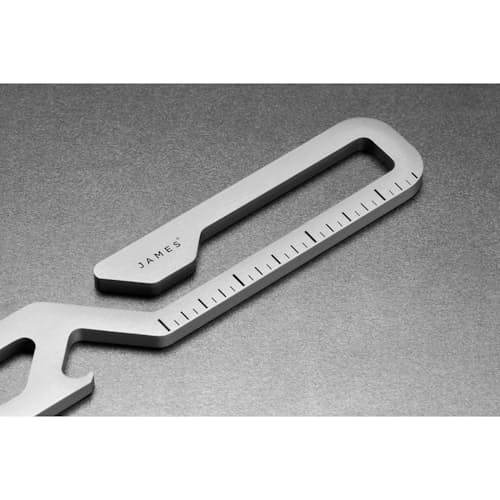 lifestyle image of The Rowan Carabiner