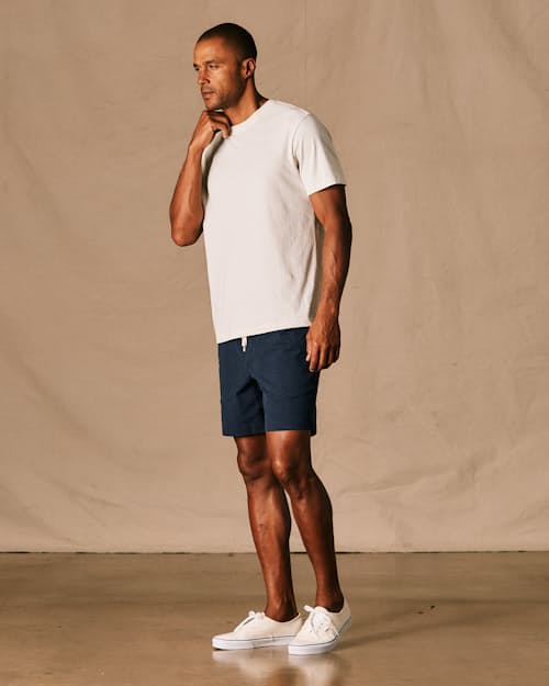 on model image of 365 Seersucker Drawstring Short - 7"