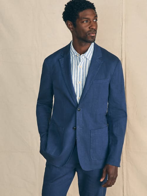 on model image of Movement Flex Linen Blazer