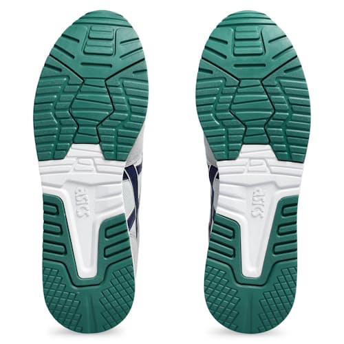 laydown image of Lyte Classic Sneaker
