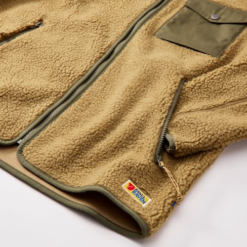 laydown detail image of Vardag Pile Fleece Jacket