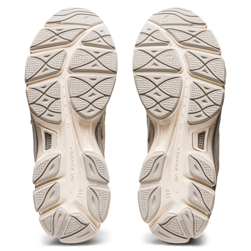 laydown image of Gel-NYC Sneaker