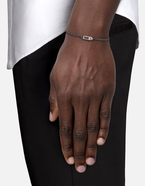 on model image of 2mm Mini Annex Chain Bracelet