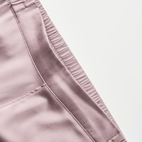 laydown detail image of Women's Washable Silk Tee Pant Set