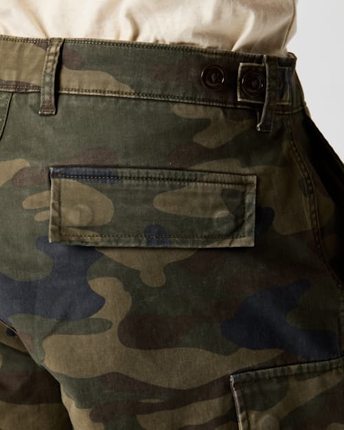 on model image of 365 Cargo Short - 7"