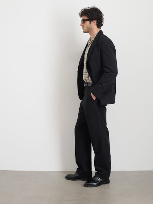 on model image of Grant Cotton Linen Blazer