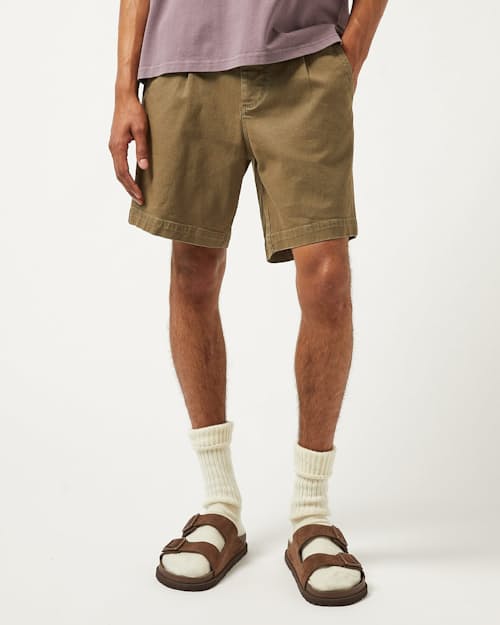 on model image of Heavy Twill Pleated Short