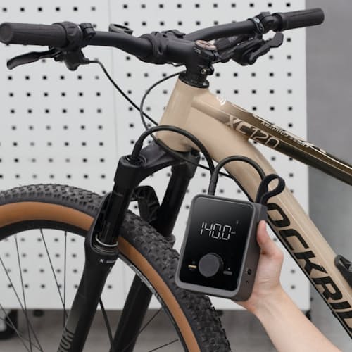lifestyle image of Hoto Air Pump Pro