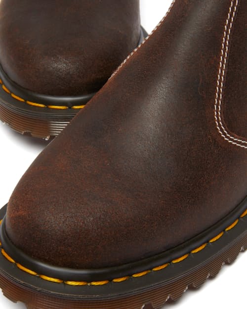 laydown detail image of 2976 Made in England Wax Commander Chelsea Boots