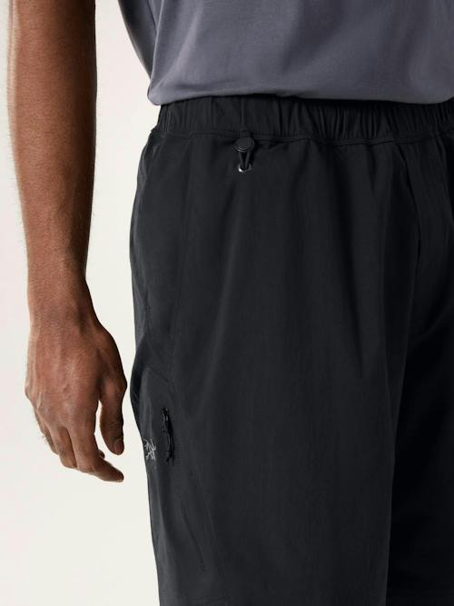 on model image of Konseal Short - 9"