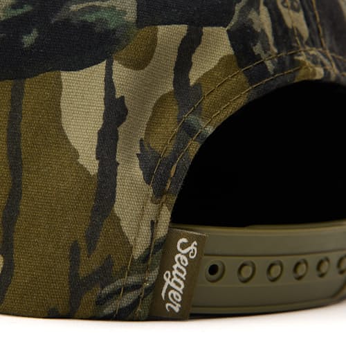 laydown detail image of Seager x Mossy Oak Snapback