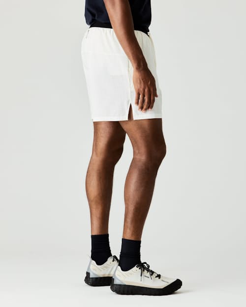 on model image of Airweave Short