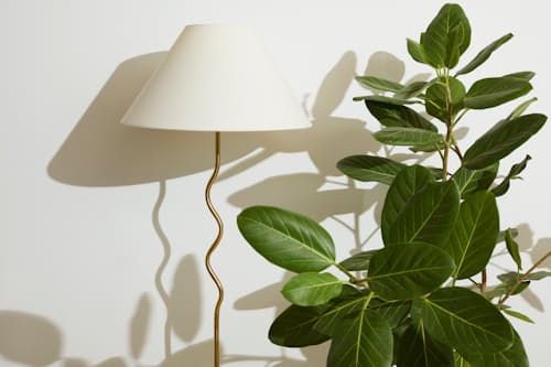 lifestyle image of Squiggle Floor Lamp