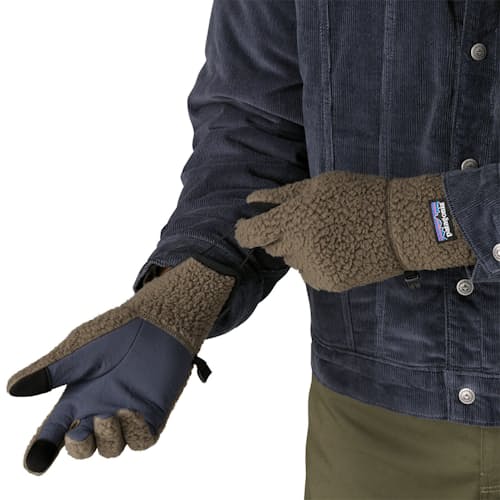 lifestyle image of Retro Pile Gloves