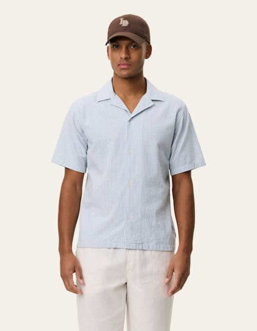 on model image of Lukas Cotton Linen Short Sleeve Shirt