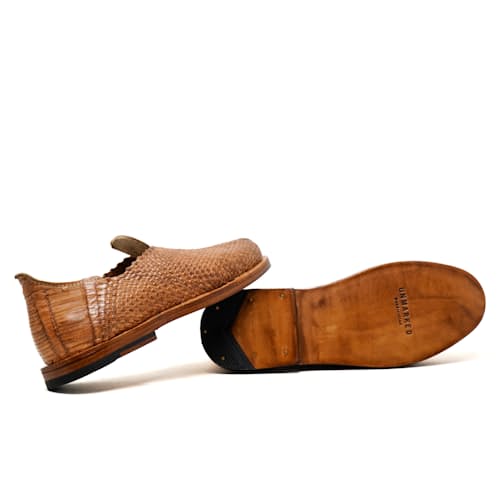 laydown image of Huarache Balam