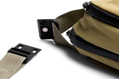laydown detail image of Venture Sling 2.5L