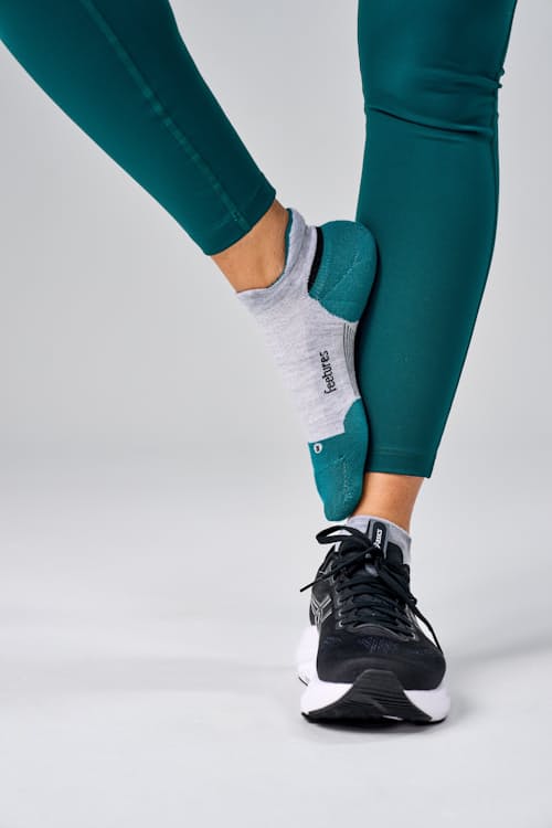 on model image of Elite Max Cushion Tab Socks