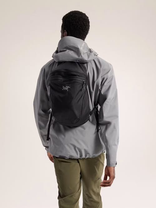 on model image of Heliad 15 Backpack