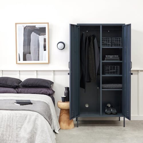 lifestyle image of The Twinny Locker