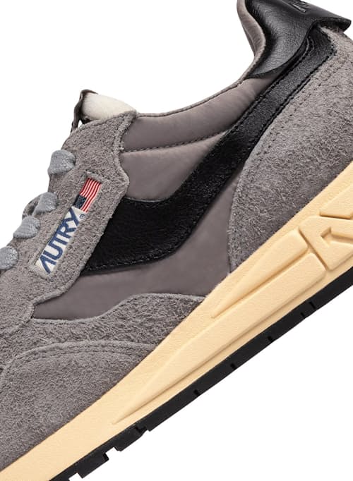 laydown detail image of Reelwind Trainer Sneaker