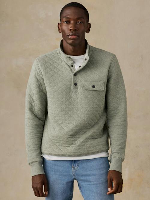 on model image of Epic Fleece Quilted Pullover