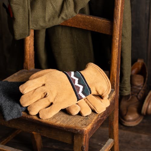 laydown image of Muttler - Short Cuff Glove