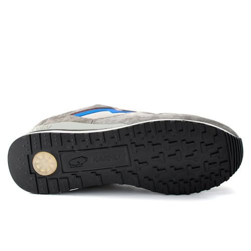 laydown image of Synchron Classic Sneaker