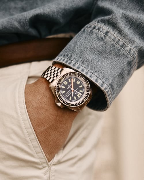 lifestyle image of Sea Auto Dive Watch