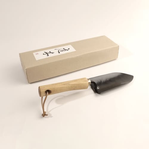 laydown image of Moku Trowel