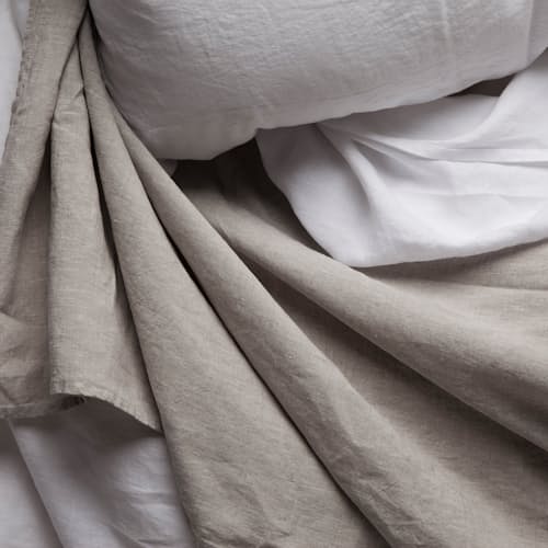 laydown image of Mica Linen Sheet Set (Queen)