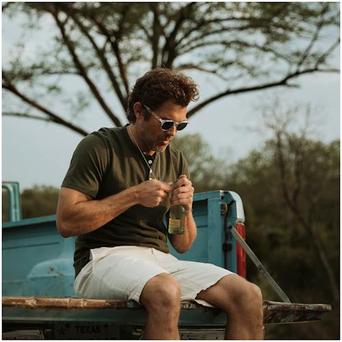 laydown image of Cotton Linen Short - 9"