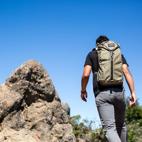 laydown image of 1000D Urban Assault - 21L - Huckberry Exclusive