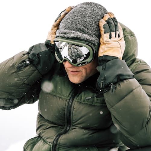 laydown image of Featherweight Down Jacket