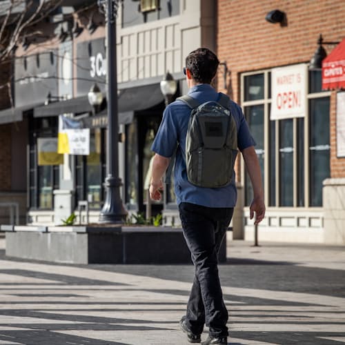 laydown image of Rip Ruck 24L