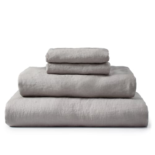 laydown image of Stonewashed Linen Sheet Set - Queen