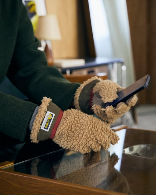 lifestyle image of Wool pile 5 Finger Gloves