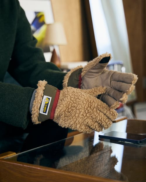 lifestyle image of Wool pile 5 Finger Gloves