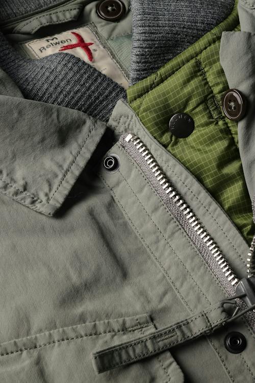 laydown detail image of Defender 2-In-1 Jacket