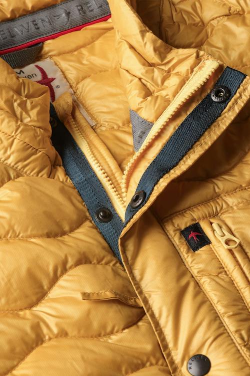 laydown detail image of Wave-Quilt Down Jacket