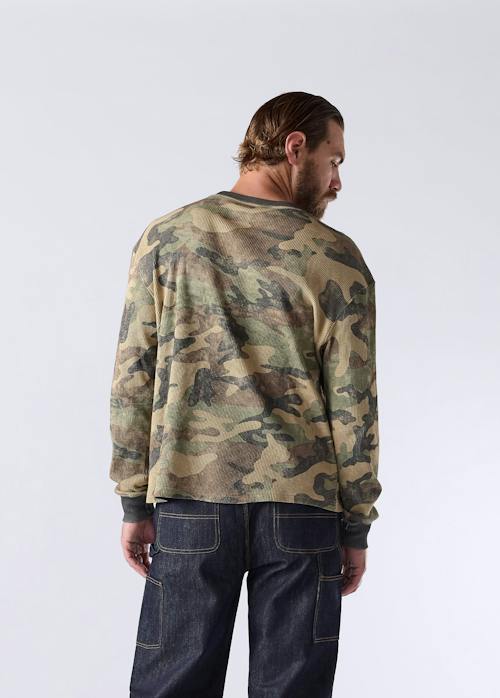on model image of Badlands Thermal