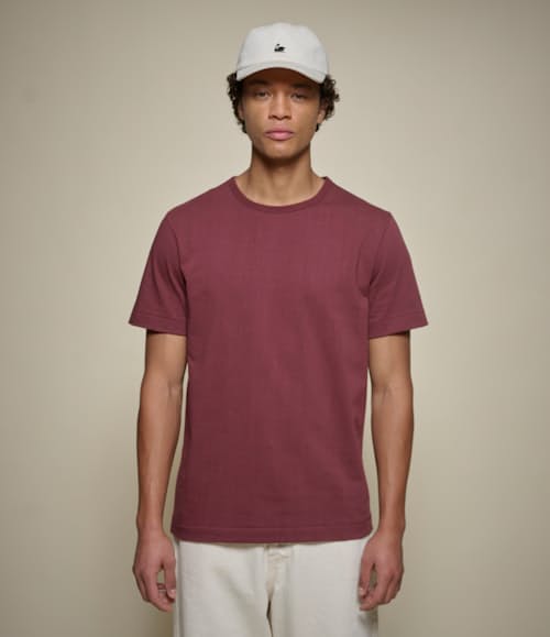 on model image of 2M15 Vintage Machine Refined Fit T-Shirt