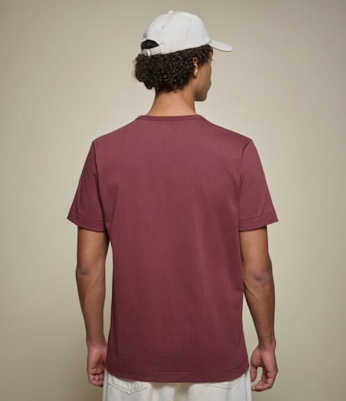 on model image of 2M15 Vintage Machine Refined Fit T-Shirt